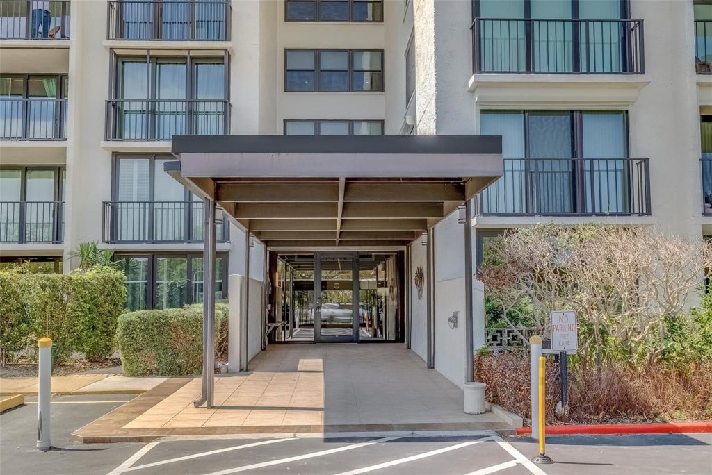 100 Oakmont Lane #504
