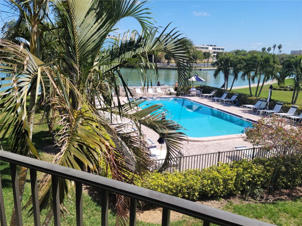 7405 Bay Island Dr 224 2/2 balcony