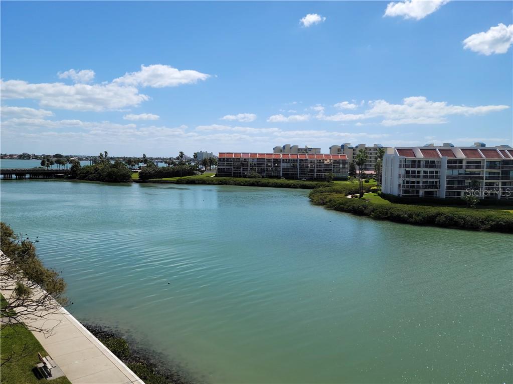 Wrap around balcony 7600 Sun Island Drive #408
