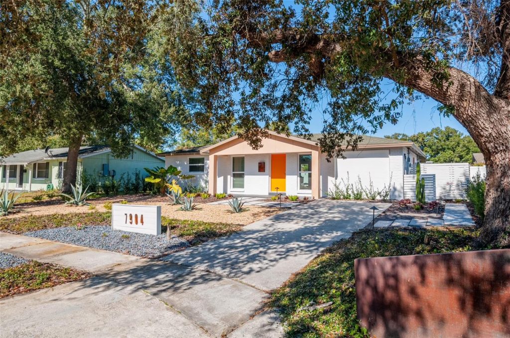 7904 Woodvine Cir